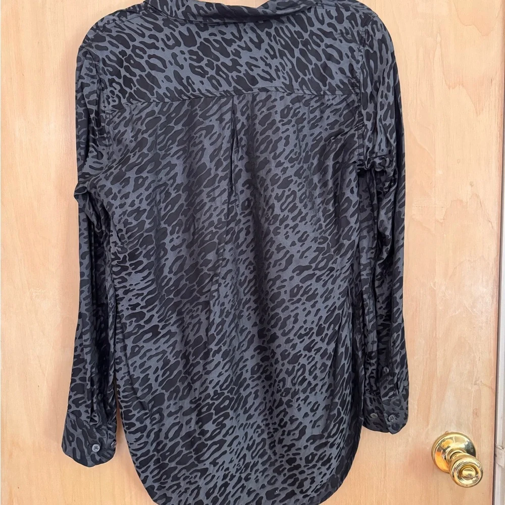 Equipment Femme Black + Gray Silk Button Down Collared Shirt - Medium - Picture 6 of 6